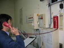 通報装置の点検の様子